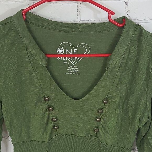One Step Up Olive Green Slub Knit Top Ribbed V-Neck Button Detail Knit Tee Large - Picture 2 of 6